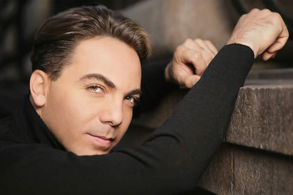 Cristian Castro abandonó la soltería