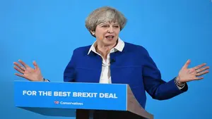 “Ella es una mentirosa”: Dedican canción a Theresa May previo a elecciones en Reino Unido