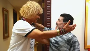 El emotivo encuentro entre Maradona y Valderrama