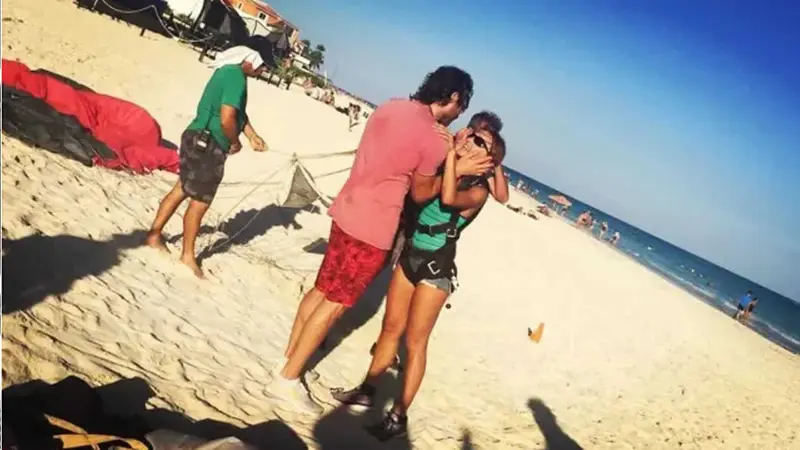 Beso de Sebastián Rulli y Angelique Boyer encienden las redes sociales