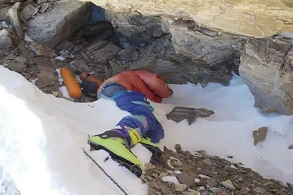 Encuentran cuatro cadáveres de alpinistas desparecidos en el Everest