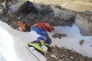 Encuentran cuatro cadáveres de alpinistas desparecidos en el Everest