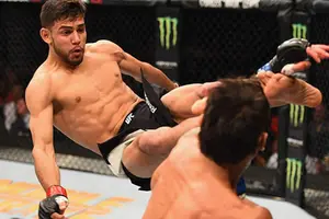 Yair 'El Pantera' Rodríguez y sus extraordinarias patadas este sábado en UFC 211