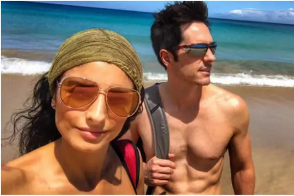 Aislinn Derbez y Mauricio Ochmann celebran su primer aniversario en Hawai