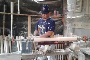 Conozcamos la fabrica de bates de madera que existe en Rivas
