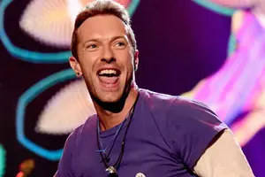 Vocalista de Coldplay baila al ritmo de "Me Enamoré"