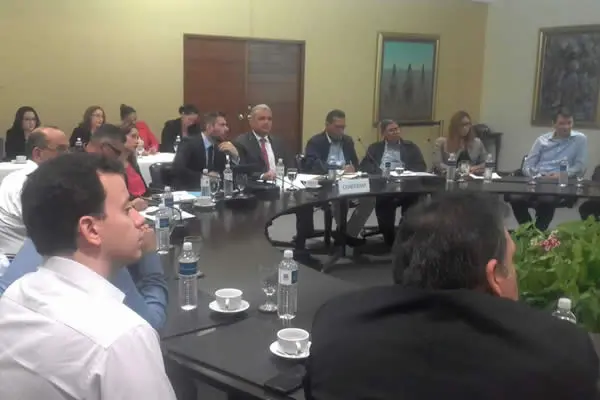 Sector telecomunicación se reúne con el gabinete de producción, consumo y comercio