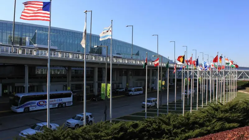 Aeropuerto de Michigan es evacuado por policía apuñalado