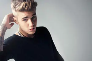 Fanático enfurecido golpea a Justin Bieber