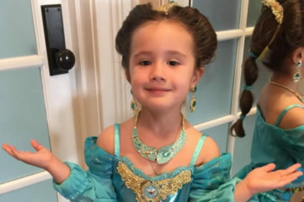 La hija de Angélica Vale no quiere hablar en español