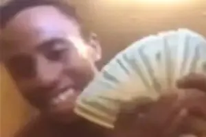 Policía de EE.UU allana casa de narco cuando exhibía dinero por Facebook
