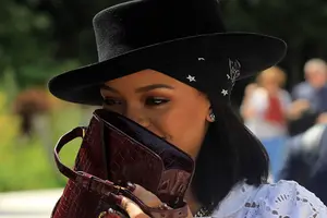 Multimillonario le roba el corazón a Rihanna