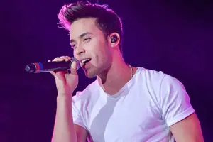 Prince Royce presume su esbelto abdomen