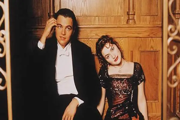 Después de 20 años del Iceberg "Titanic" sale a flote