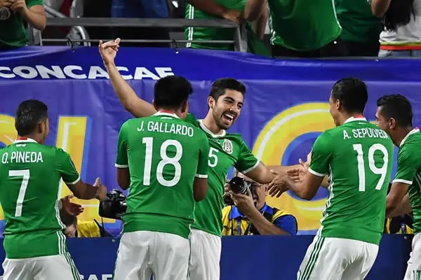 México avanzó a semifinales derrotando a Honduras con gol de Pizarro
