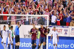 Estados Unidos pasa a semifinales tras ganar 2 - 0 contra El Salvador