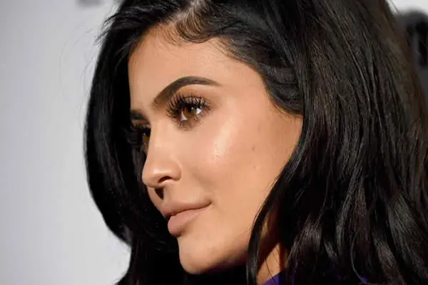 Kylie Jenner sorprende con nuevo corte de pelo