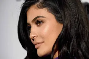 Kylie Jenner sorprende con nuevo corte de pelo