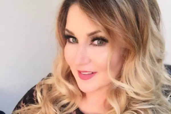 Alicia Villareal quiere conquistar a los jóvenes