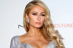 Peculiar tatuaje del novio de Paris Hilton