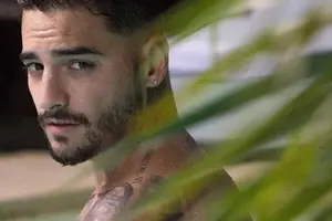 ¿Maluma quiere un trió con Selena Gómez y Ariana Grande?