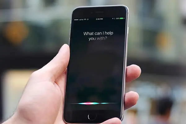 ¿Quieres saber quien es Siri?