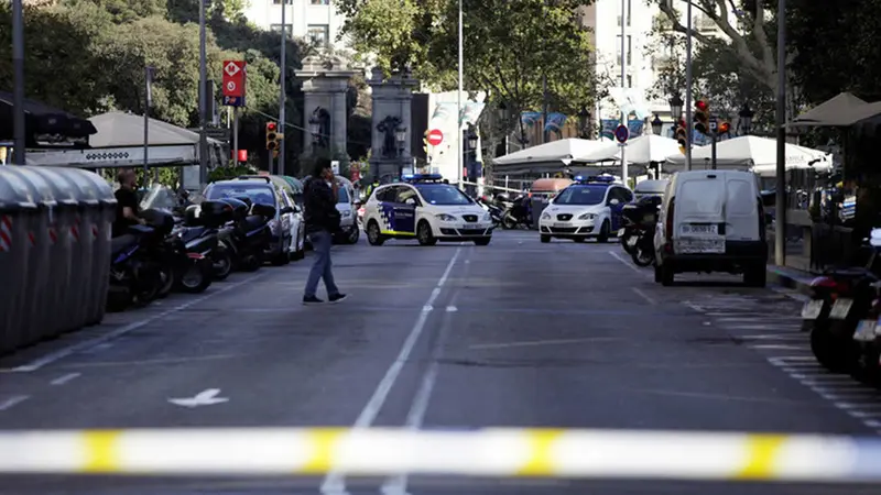 3 policías atropellados en la Diagonal de Barcelona posterior al atentado en Rampla