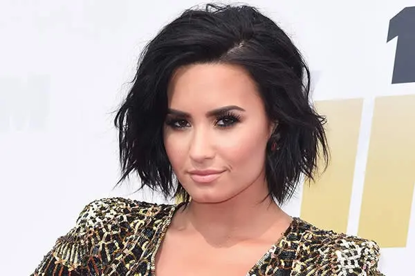 Demi Lovato presume su abdomen