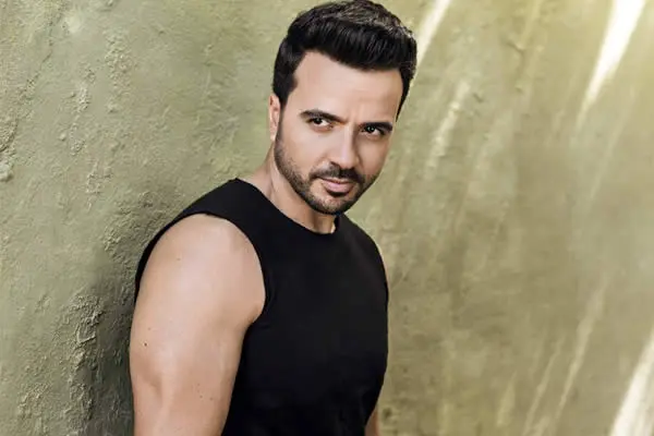 Luis Fonsi dedica emotivo mensaje de cumpleaños a su esposa
