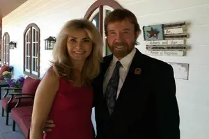 Chuck Norris es leyenda; sufre dos infartos y sobrevive