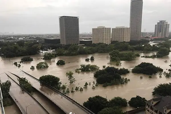 Huracán Irma se aproxima al Caribe desplazando a Harvey