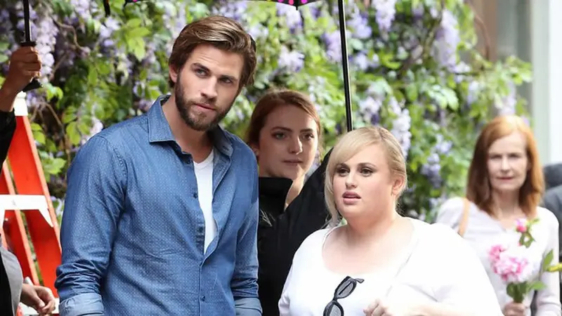 Rebel Wilson se besa con Liam Hemsworth ,¿Qué opina Miley?