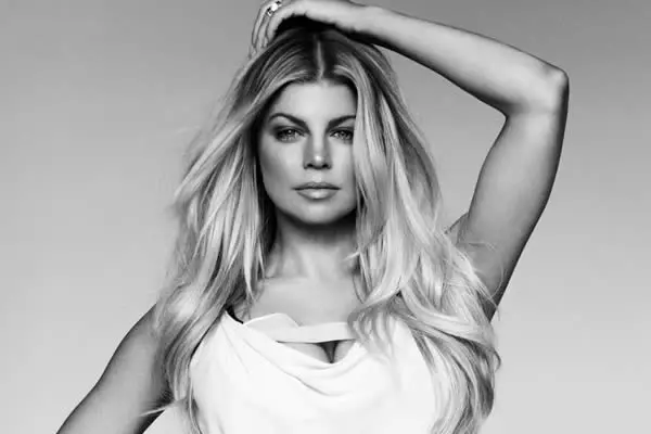 Fergie posó desnuda para promocionar su nuevo disco