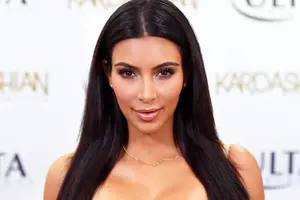 Kim Kardashian brilló en la oscuridad