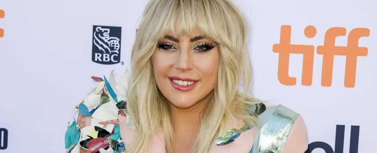 Lady Gaga se retira de los escenarios por complicaciones de salud