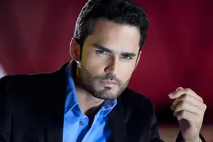 Fabián Ríos reacciona con un beso loco ante las preguntas de Francisco Bolívar