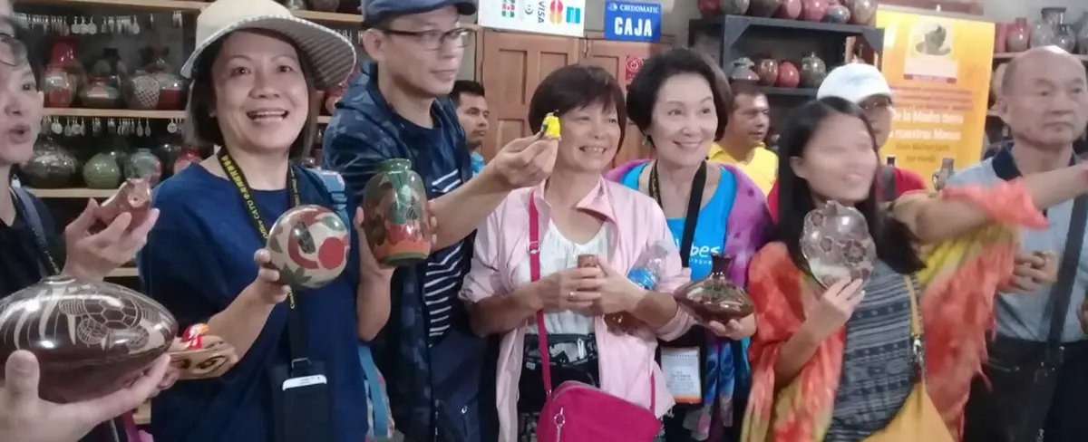 Tour Operadoras de República de China (Taiwán) visitan el Mercado de Artesanías en Masaya