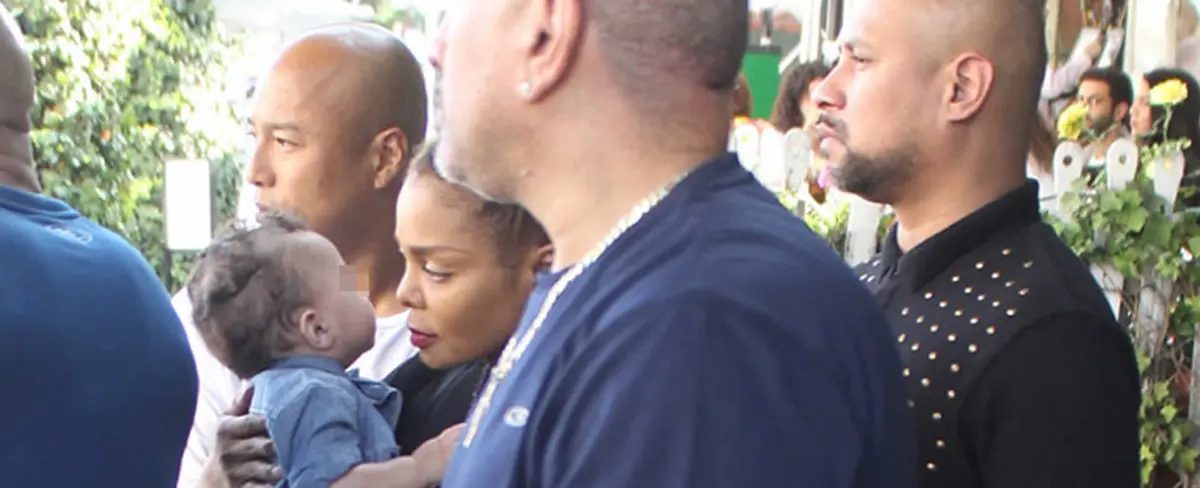 Janet Jackson protege celosamente a su bebé