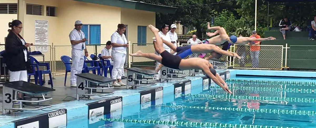 Atletas de Natación miden su desempeño en Torneo Evaluativo