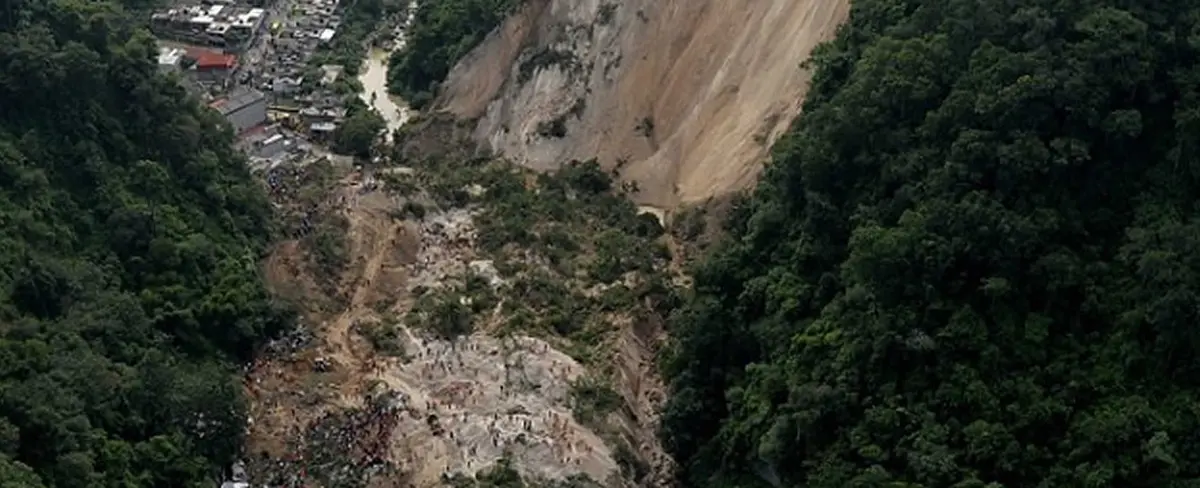 Alrededor de 200 afectados y Dos muertos por derrumbe en Guatemala