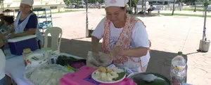 Plaza 22 de Agosto ofrece alimentos a base de maíz