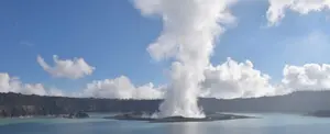 Impetuoso Volcán "Monaro" genera evacuación masiva de isla Vanuatu