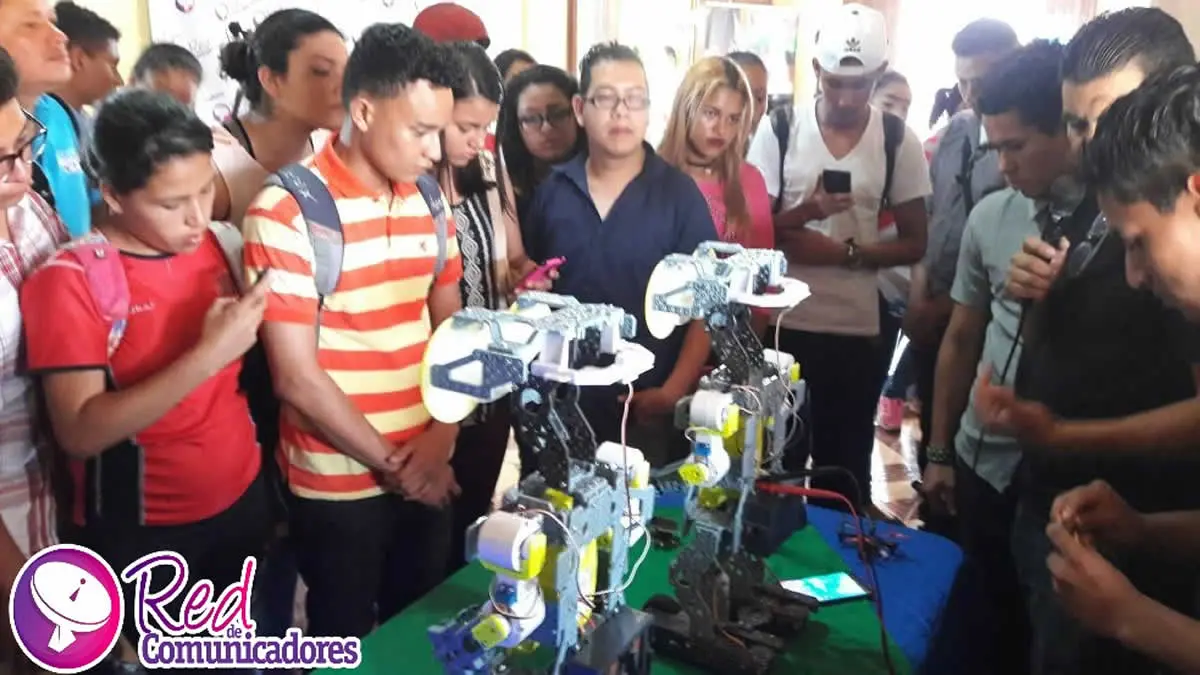 Jóvenes de Carazo exhiben proyectos de robótica y aplicación móviles en la Expo Bot´s 2017