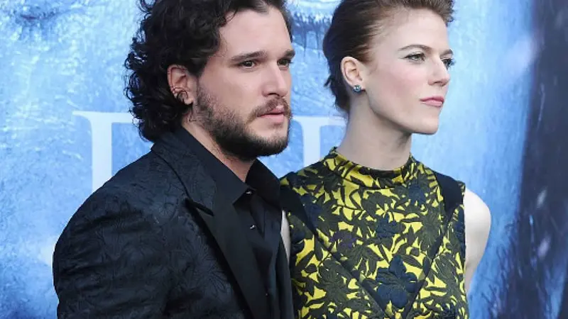 Kit Harington de Games of Throne se compromete con pelirroja Lesli
