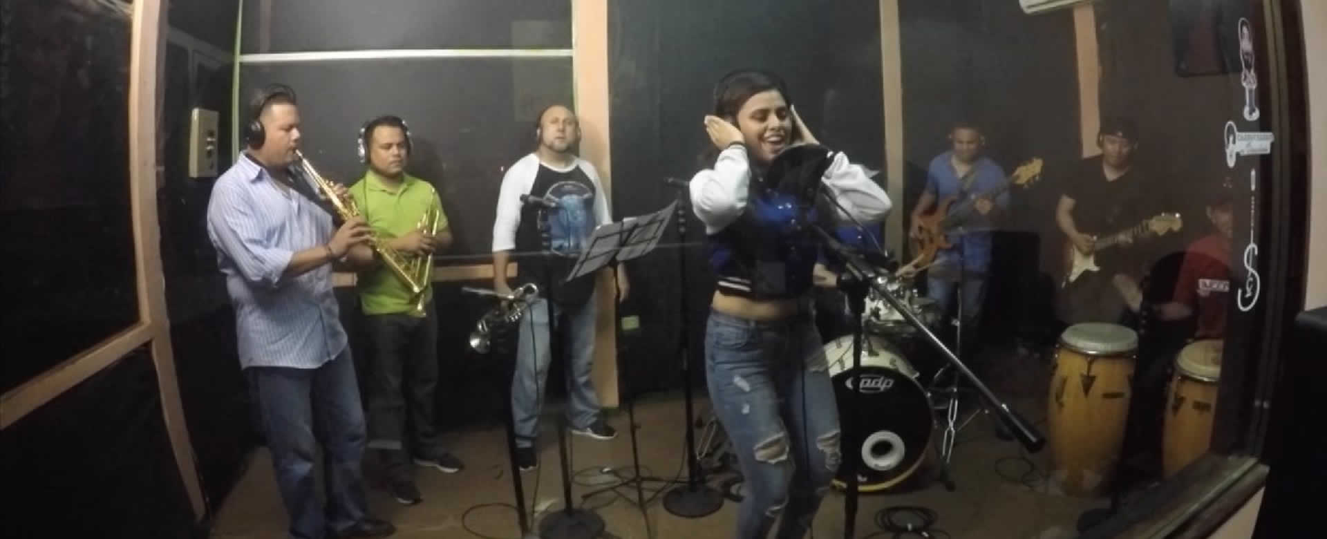La Nueva Compañía trabaja en su próximo vídeo "Cuando Una Mujer"