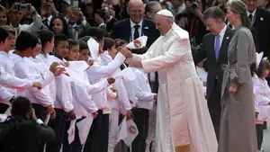El Papa Francisco llegó a Colombia para una visita de 5 días