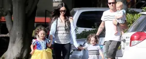 El esposo Megan Fox defiende a su hijo por usar vestidos