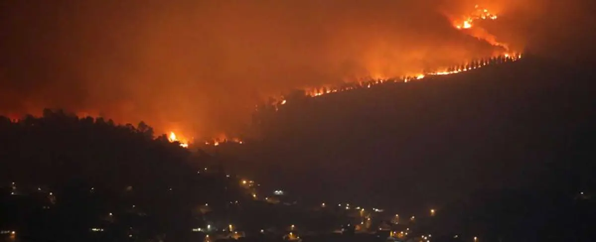 Más de 125 incendios simultáneos enardecen Galicia, España