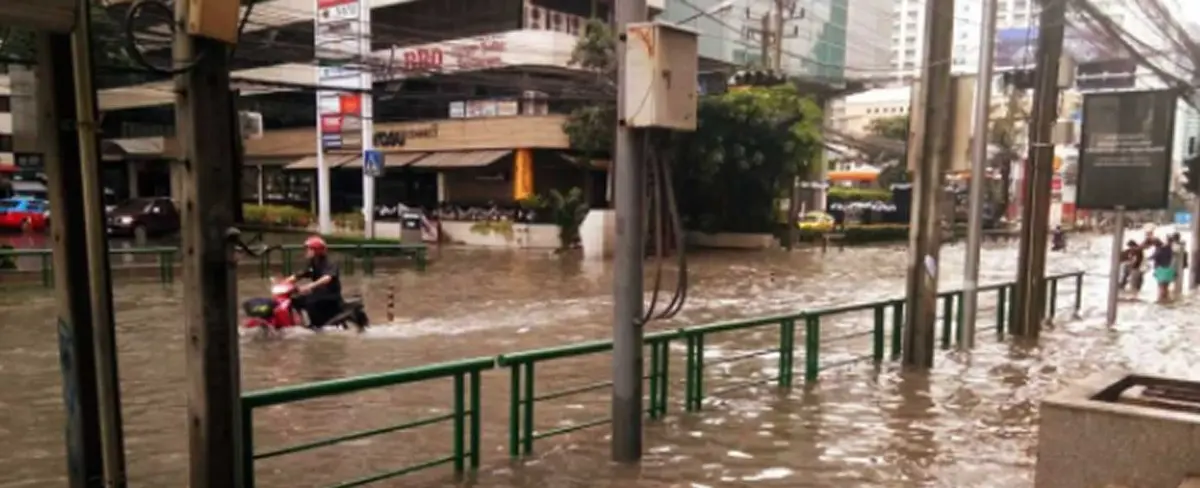 Bangkok inundada por fuertes lluvias