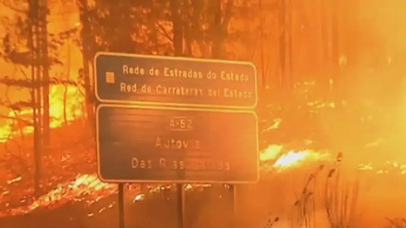 Más de 125 incendios simultáneos enardecieron Galicia, España
